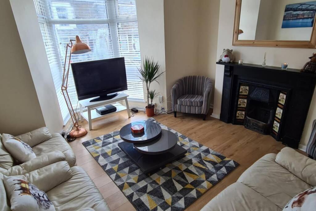 Swansea City Centre Townhouse ภายนอก รูปภาพ